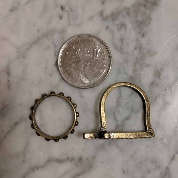 2 rings that come together. - Picture 2 of 6